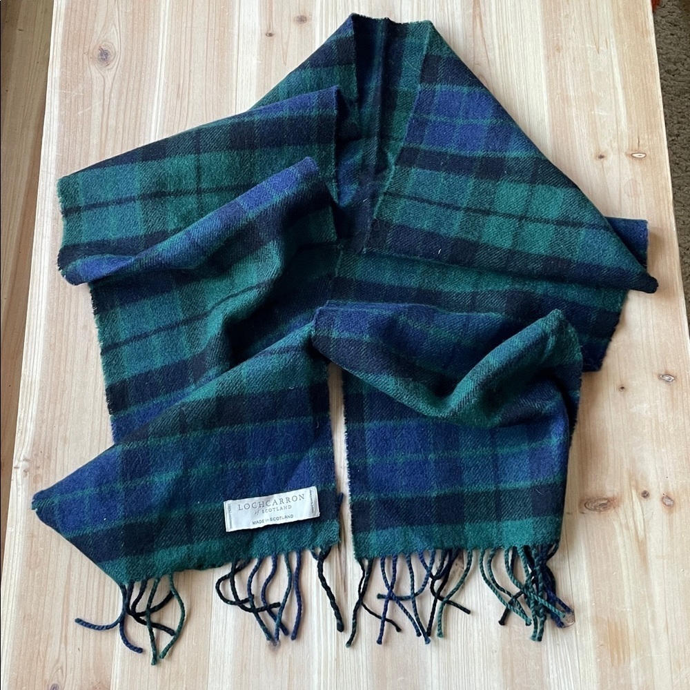 Koch carton Of Scotland Plaid Lambswool Green and Blue Fringe Scarf - Picture 4 of 7